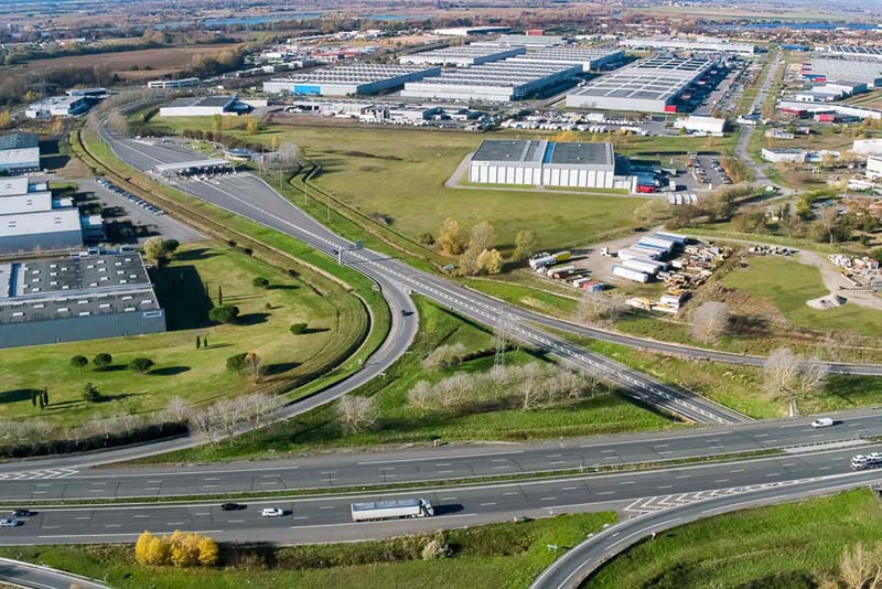 50 hectares bénéficient d'une façade autoroutière